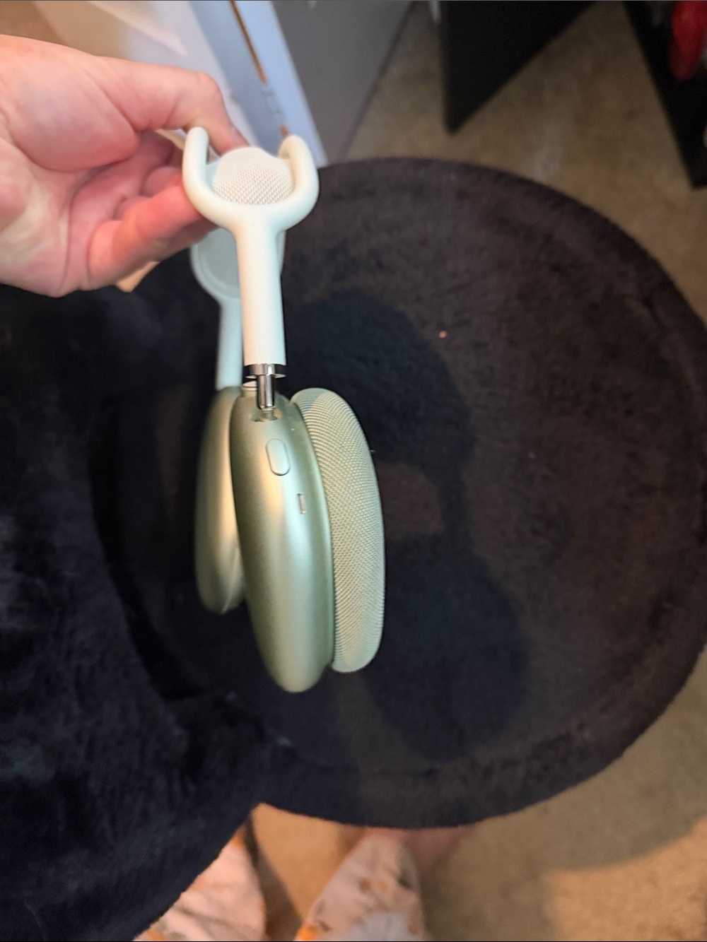 Apple Over‑Ear Headphones in Sage Green and Cream (Worn only 2 times) - Picture 4 of 5